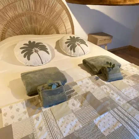 3 Chambres D'Hotes De Charme Avec Jacuzzi & Sauna Au Clos De La Leze Διαμέρισμα